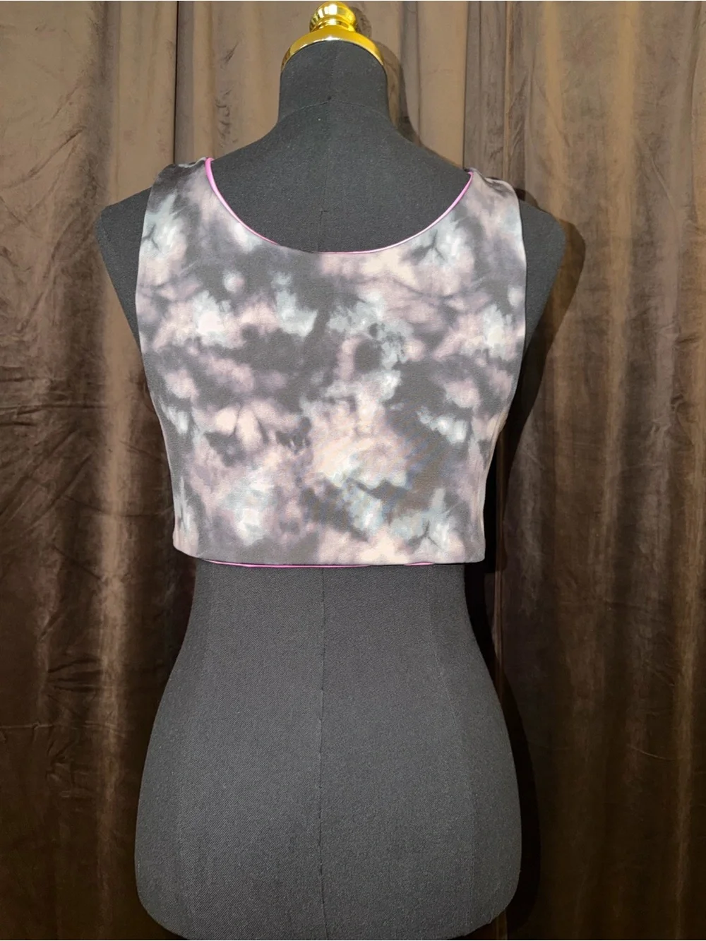 PINK Victoria's Secret Tie-Dye Twist-Front Sports Bra in Pink and Gray